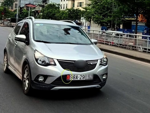 Xử nghiêm phương tiện giao thông dán bản đồ Việt Nam thiếu Hoàng Sa, Trường Sa