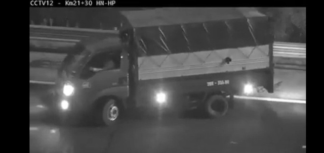 Phạt 17 triệu, tước GPLX 6 tháng với ô tô đi ngược chiều trên cao tốc Hà Nội – Hải Phòng