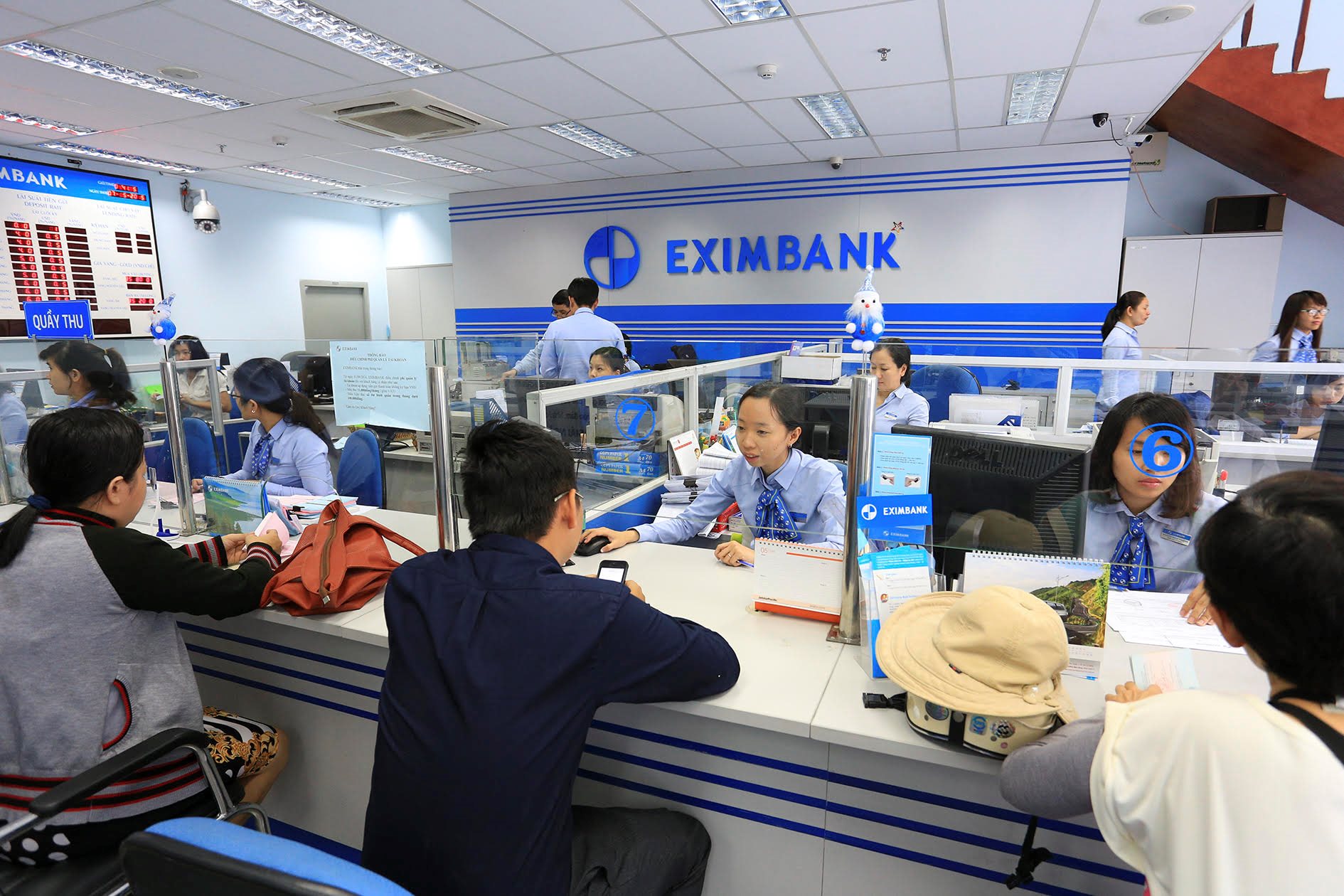 Ai sẽ giải vây thế trận nguy cấp ở Eximbank