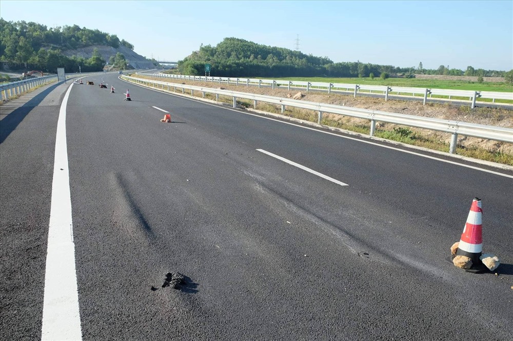 Cấm cửa doanh nghiệp đấu thầu dự án giao thông nếu đường có lưng trâu, sụt lún  