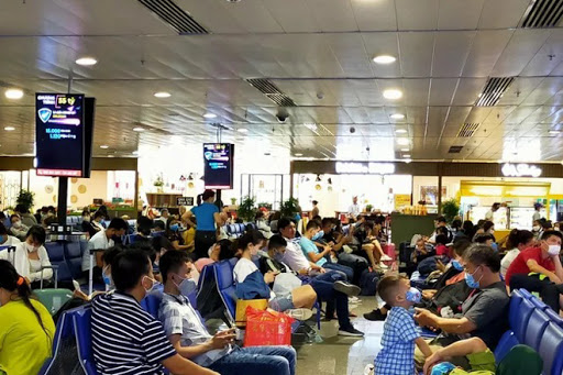 Hà Nội siết lại yêu cầu người dân đeo khẩu trang nơi công cộng