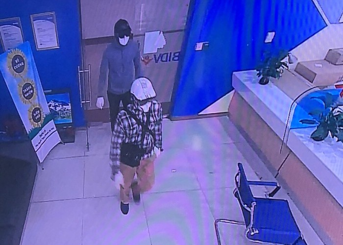 Công an Hà Nội công bố hình ảnh 2 tên cướp ngân hàng BIDV tại Hà Nội