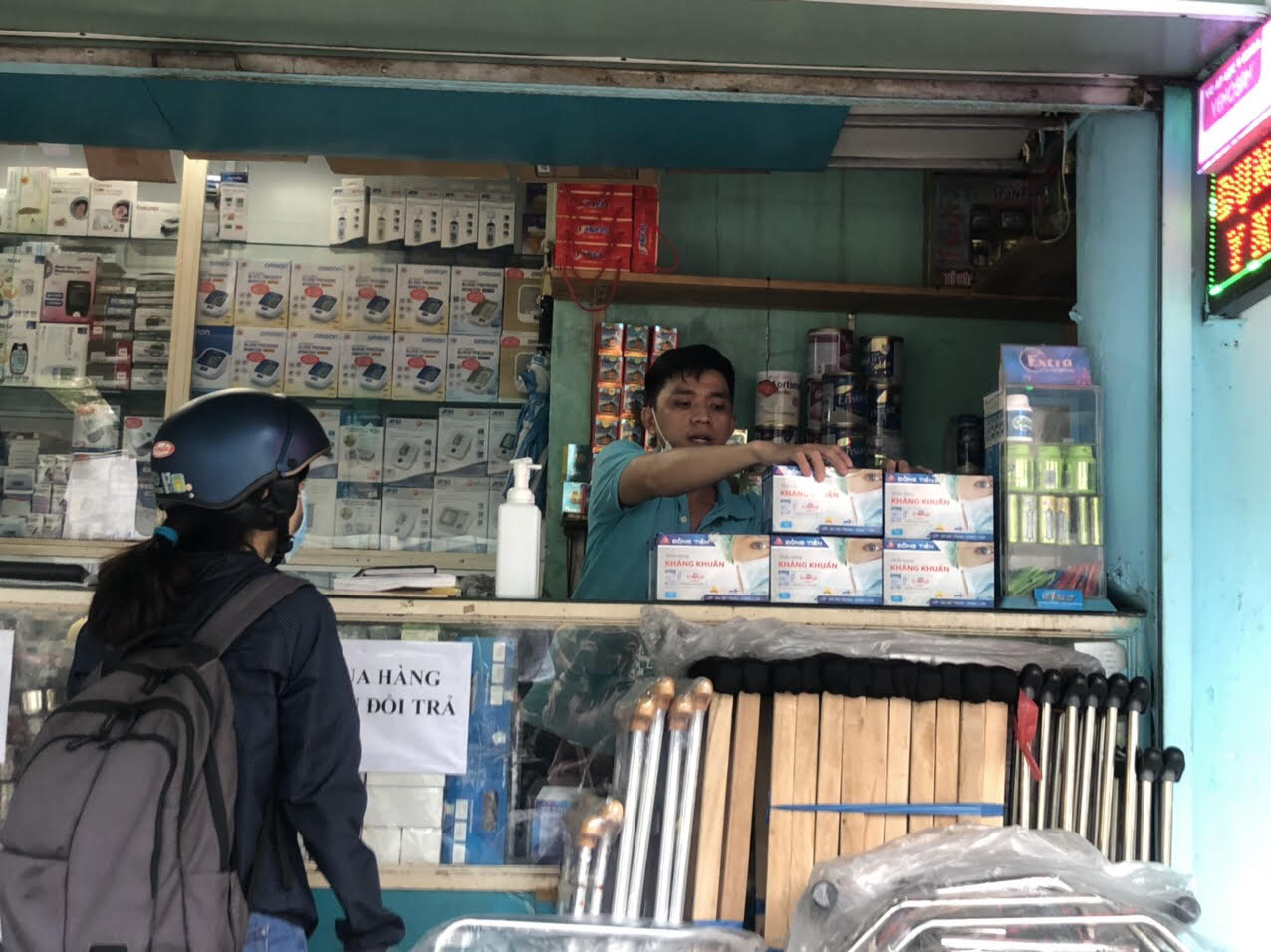 Tăng giá khẩu trang y tế chỉ là “sốt ảo”