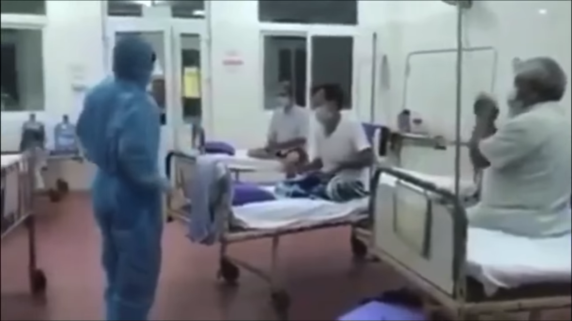 Video Bác sỹ Bệnh viện C Đà Nẵng hát 5 anh em trên 1 chiếc xe tăng động viên tinh thần bệnh nhân COVID-19