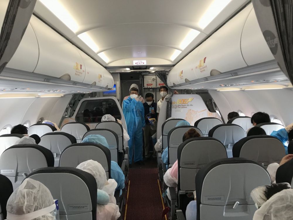  Tiếp tục đón 240 công dân Việt Nam từ Myanmar về nước an toàn