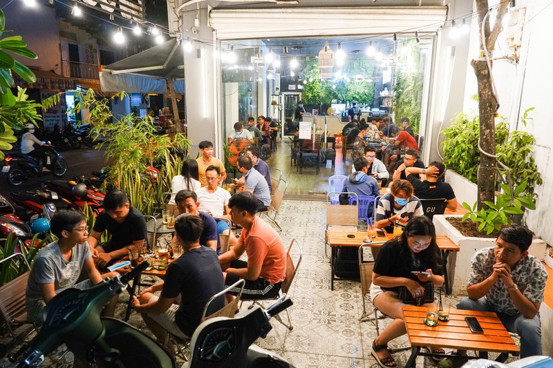 Một số tỉnh, thành áp dụng lệnh cấm tụ tập đông người