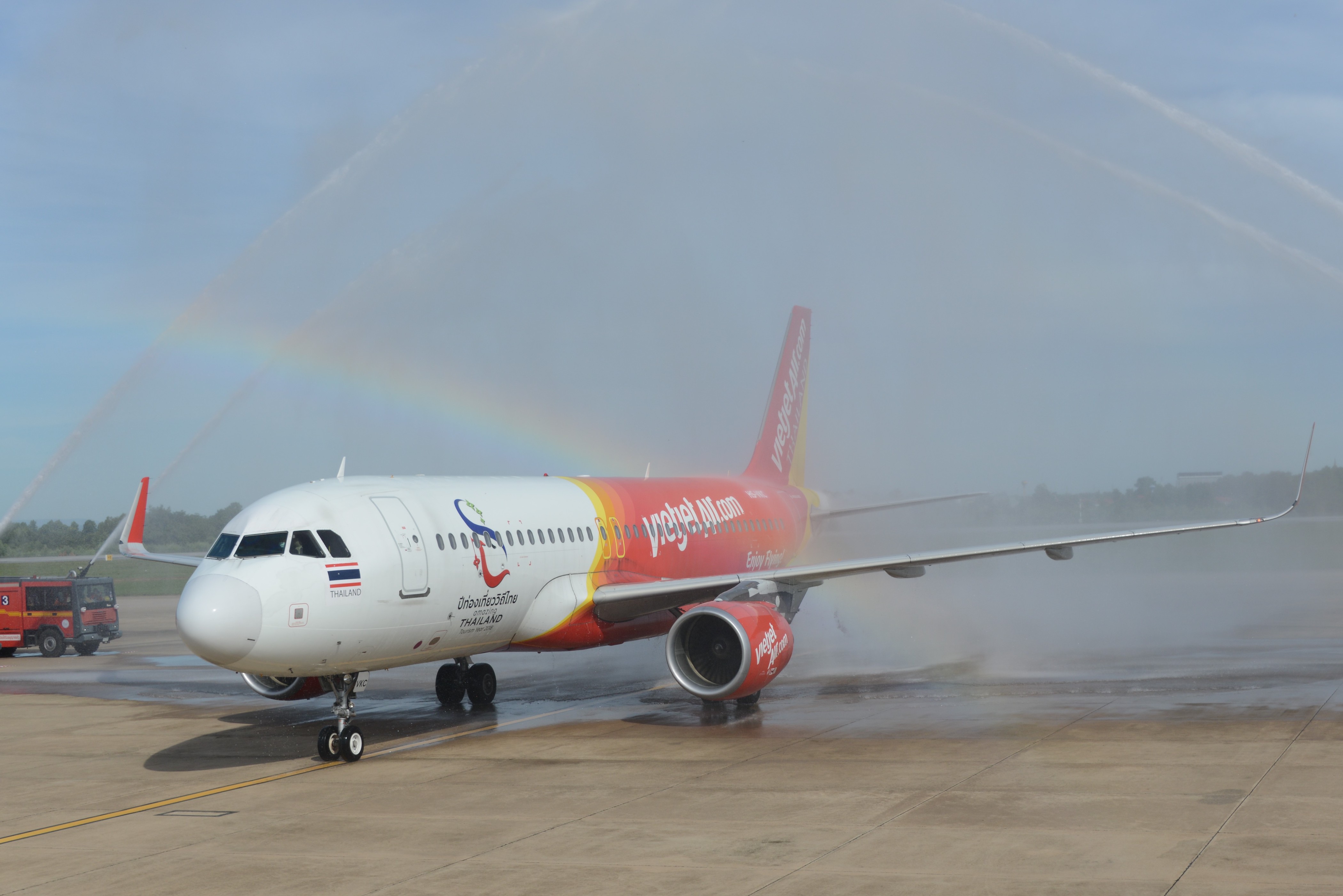 Vietjet Thái Lan khai trương đường bay Bangkok – Khon Kaen với màn biểu diễn của ca sỹ nổi tiếng Thái Lan Ying-Lee trên tàu bay