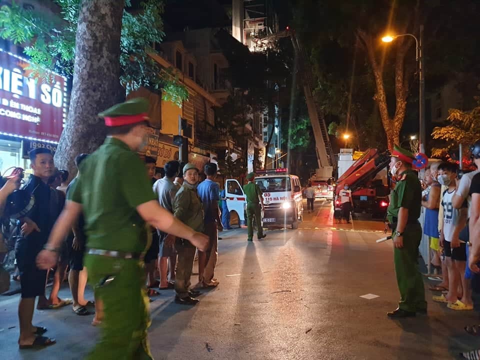 Nạn nhân thứ 4 trong vụ sập giàn giáo ở đường Nguyễn Công Trứ tử vong