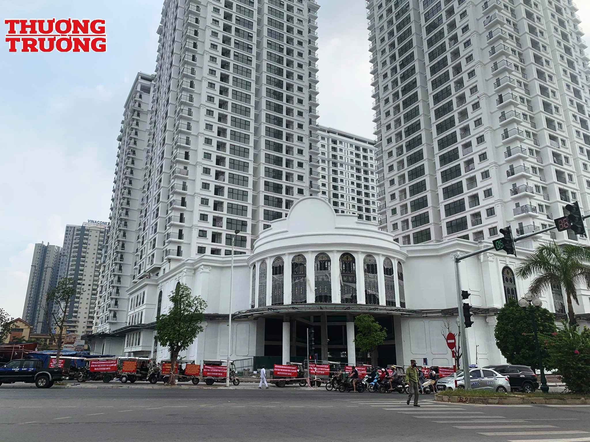 Nội bộ HĐQT dự án Iris Garden – tranh nhau “vườn hoa Diên vĩ” 