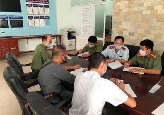 Xử phạt hướng dẫn viên khoe đưa khách trốn thoát khỏi Đà Nẵng