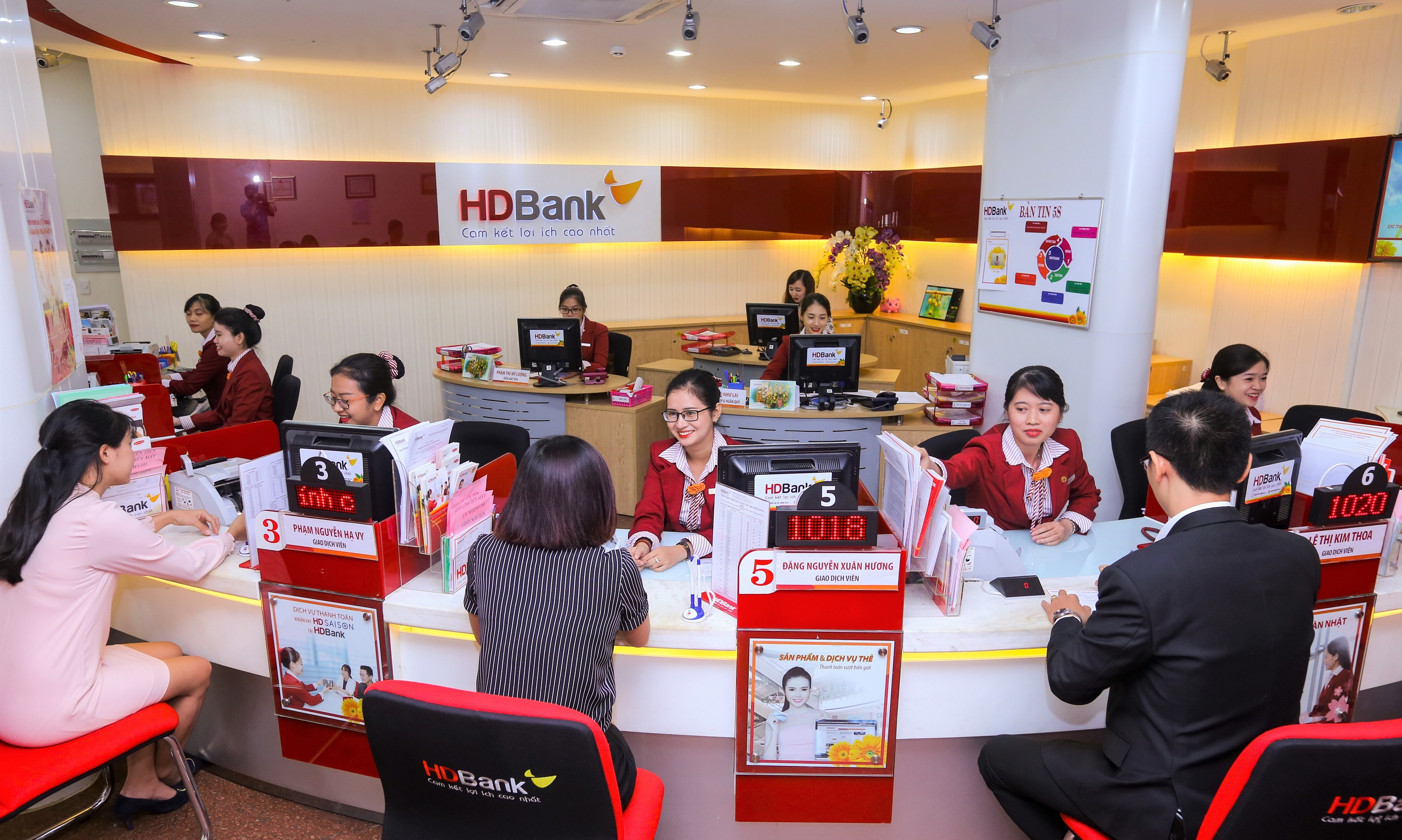 Đồng hành cùng khách hàng vượt đại dịch, HDBank duy trì tăng trưởng cao và bền vững, kiểm soát nợ xấu dưới 1,1%