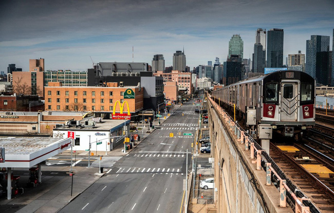 Các khu mua sắm đắt đỏ và sầm uất bậc nhất ở Mỹ lao đao vì dịch COVID-19