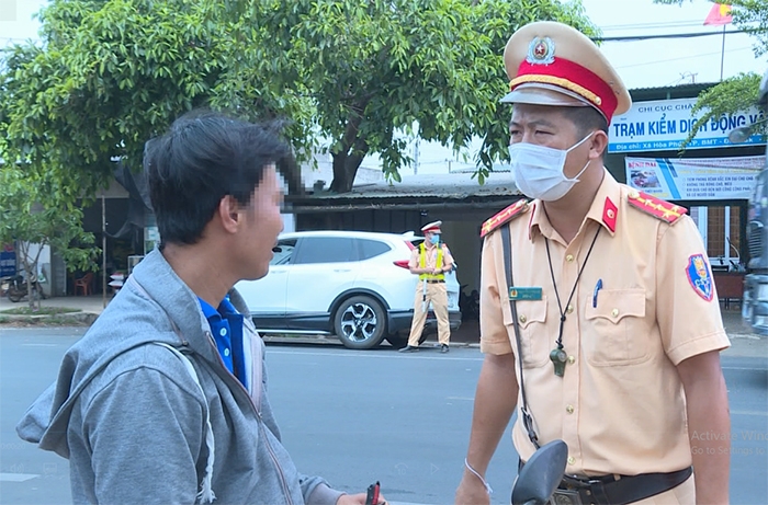 Hà Nội bắt đầu phạt người không đeo khẩu trang nơi công cộng từ hôm nay 78