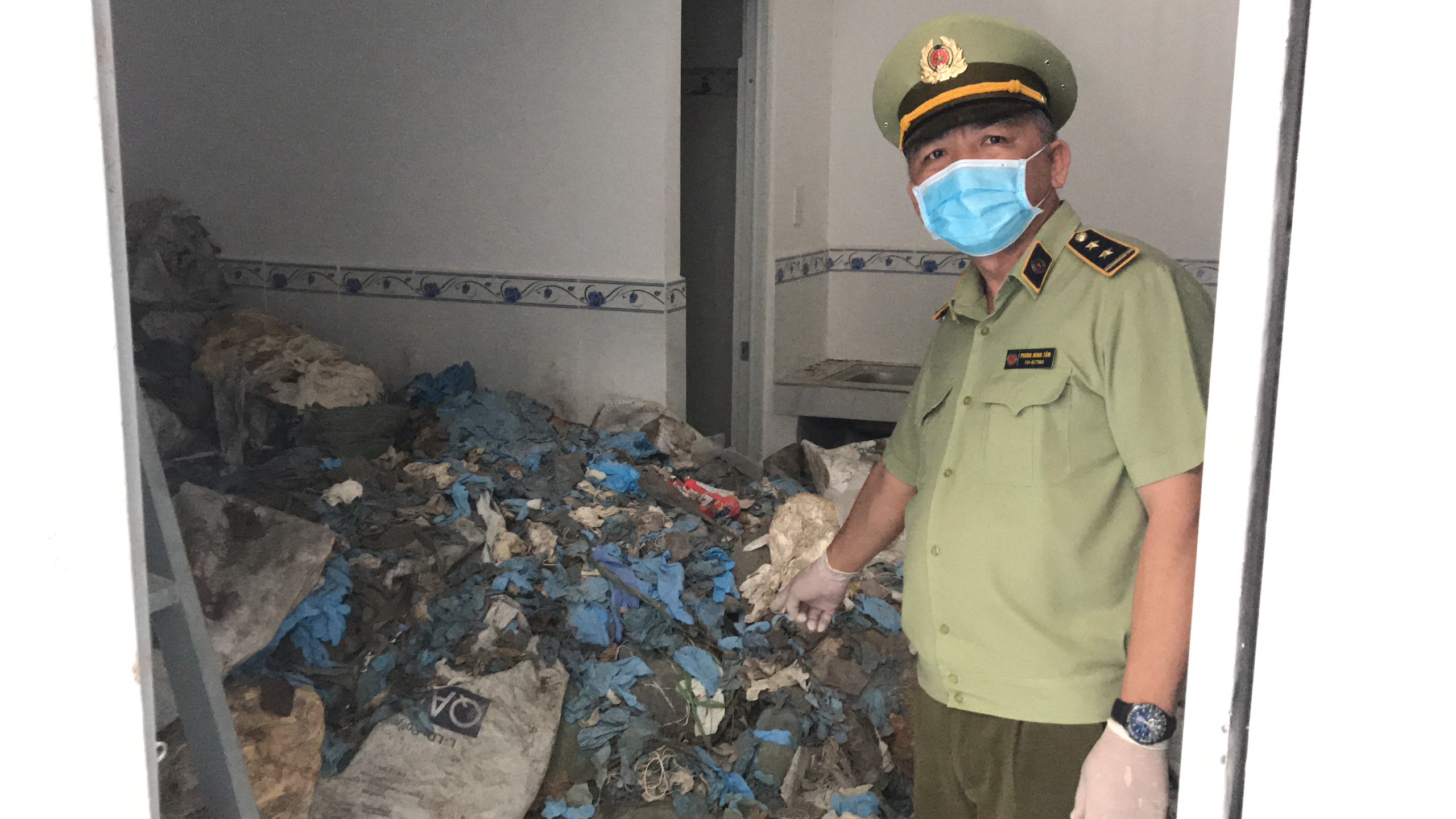 Bình Dương Phát hiện trên 47 tấn găng tay y tế đã qua sử dụng để tái chế bán ra thị trường