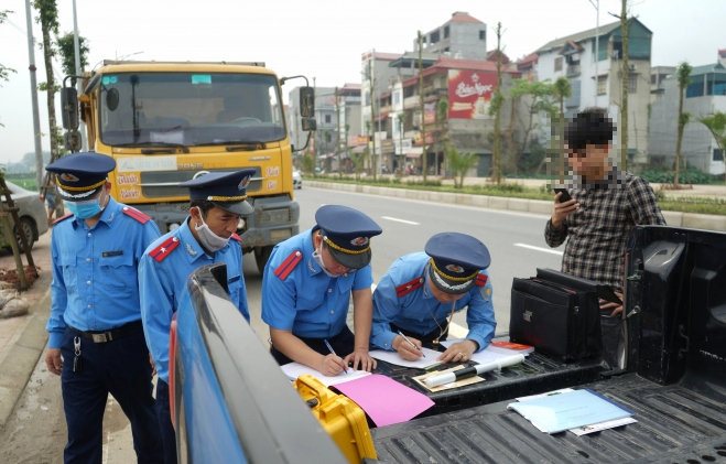 Hà Nội Thu 21 tỷ đồng từ xử lý vi phạm vận tải hàng hóa bằng ô tô