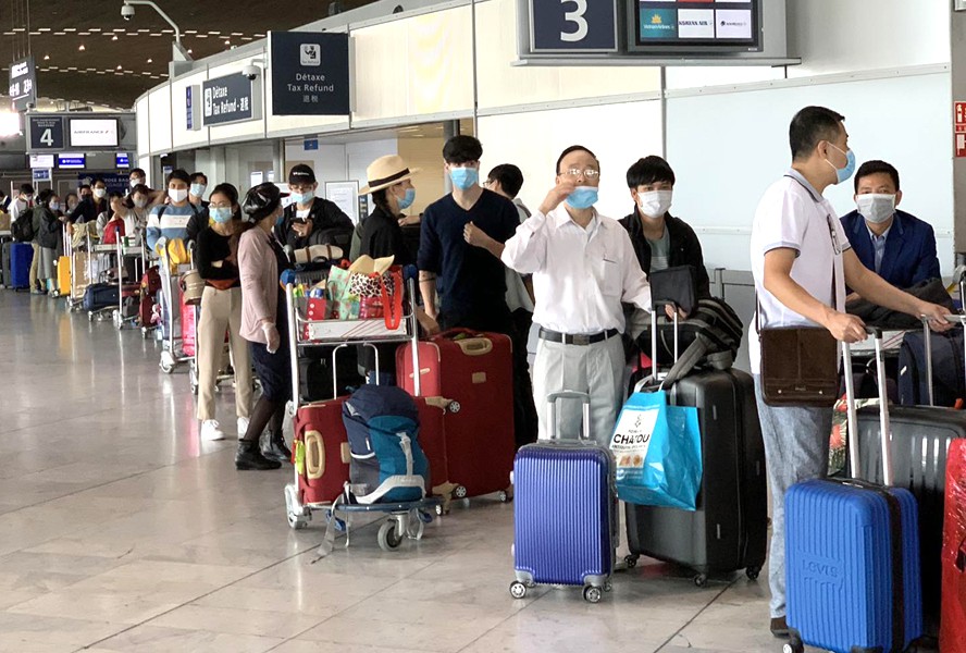 Đón thêm gần 350 công dân Việt Nam từ châu Âu và châu Phi về nước