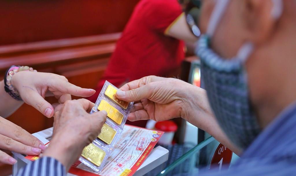 Giá vàng biến động mạnh, doanh số mua vào tại Thành phố Hồ Chí Minh tăng 51%