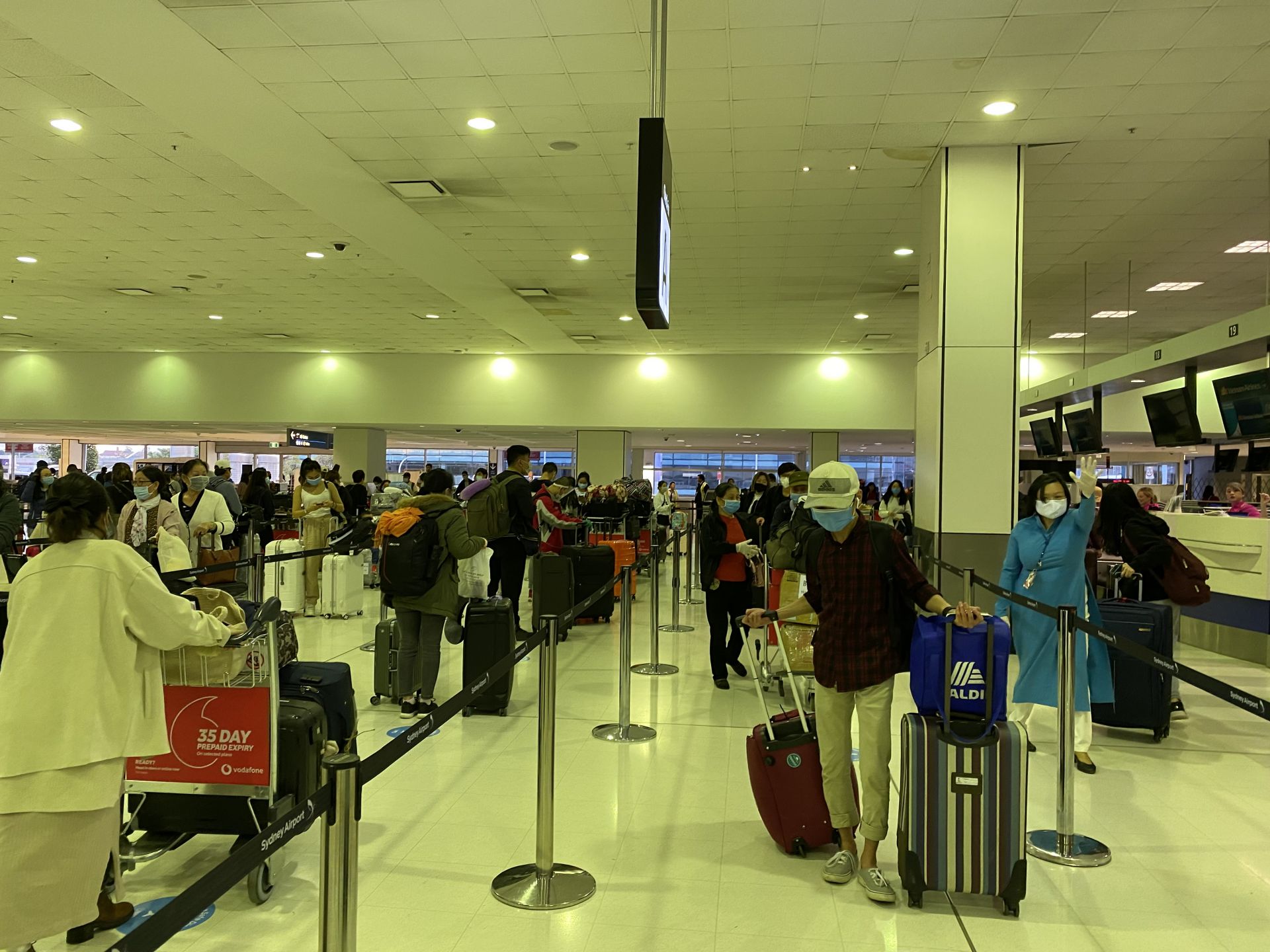 Đưa hơn 340 công dân Việt Nam từ Australia về nước an toàn