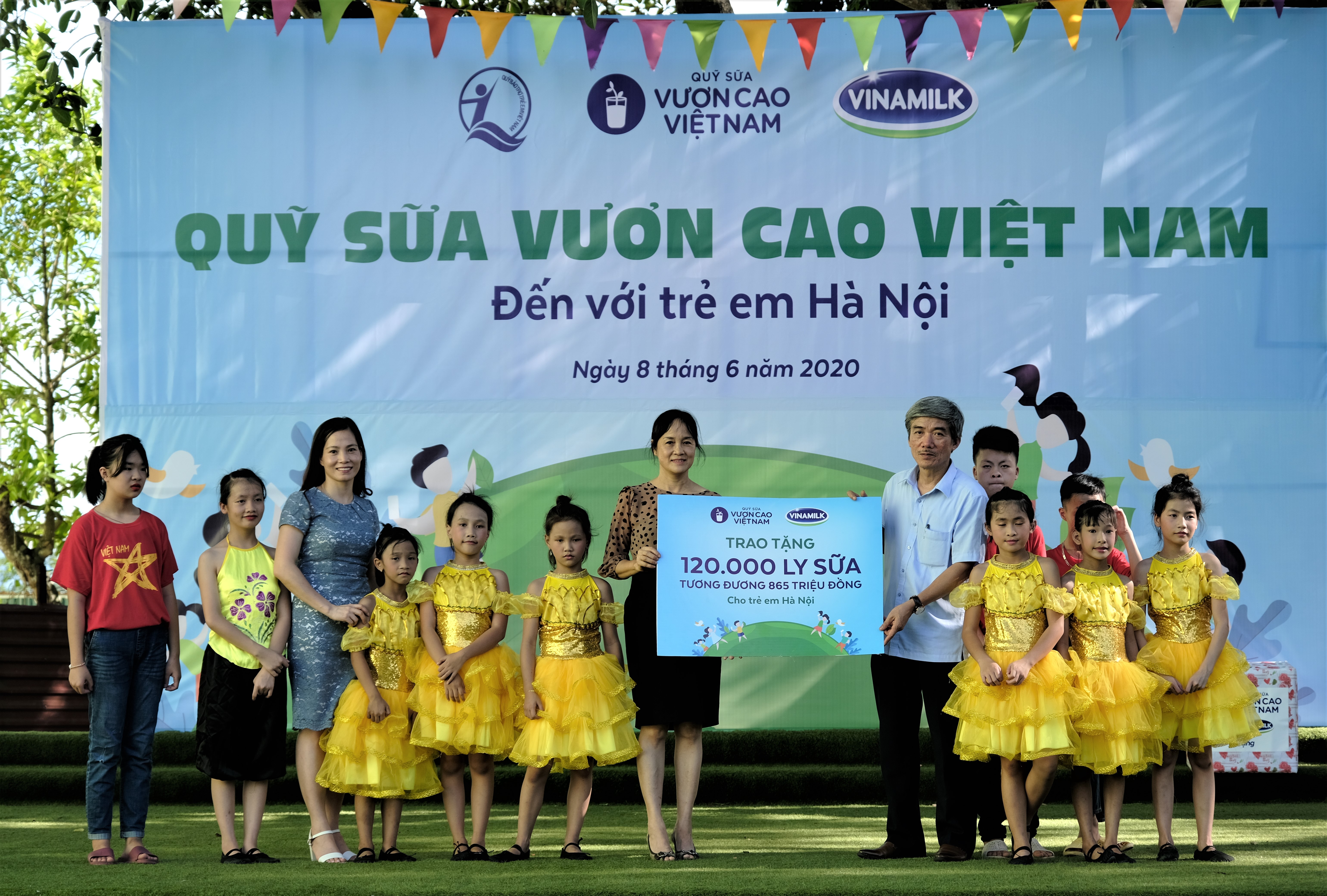 “Để mọi trẻ em được uống sữa mỗi ngày” và hành trình xuyên mùa dịch của Quỹ sữa vươn cao Việt Nam năm thứ 13