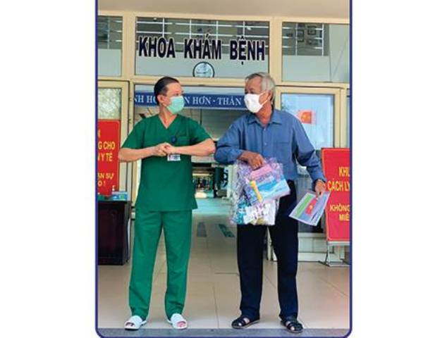 Cụ ông 70 tuổi mang nhiều bệnh nền ở Đà Nẵng chiến thắng COVID-19 