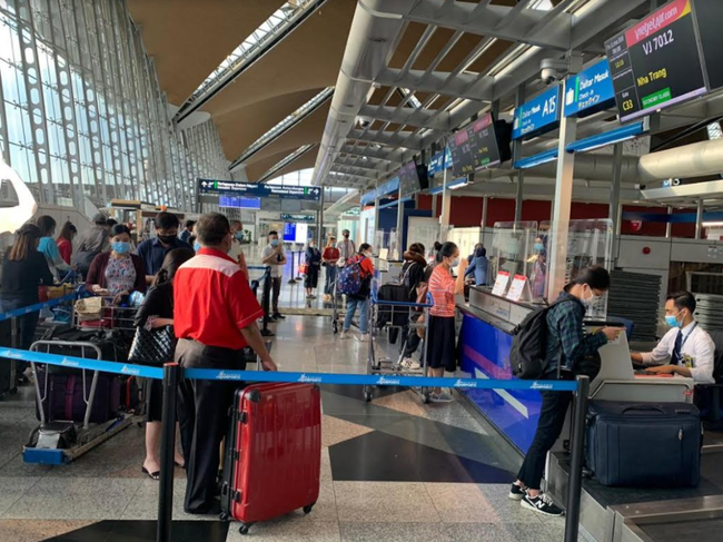 Đưa 240 công dân Việt Nam từ Malaysia về nước an toàn