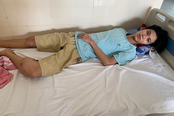 Bố bỏ rơi, mẹ sức yếu, cậu học trò nghèo chống chọi bệnh ung thư trong tuyệt vọng