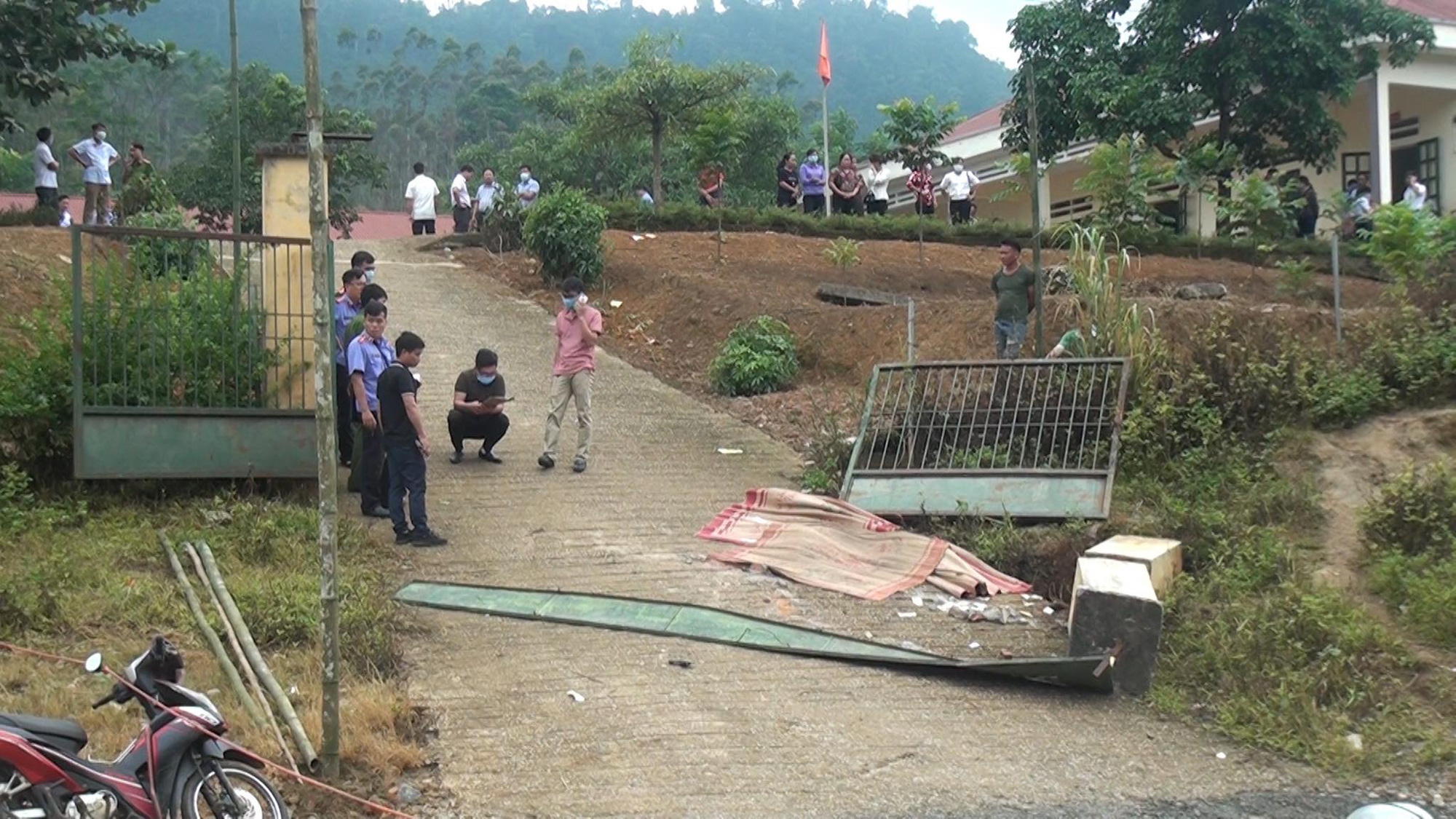 Bộ Xây dựng yêu cầu kiểm tra trụ cổng trường học trên cả nước