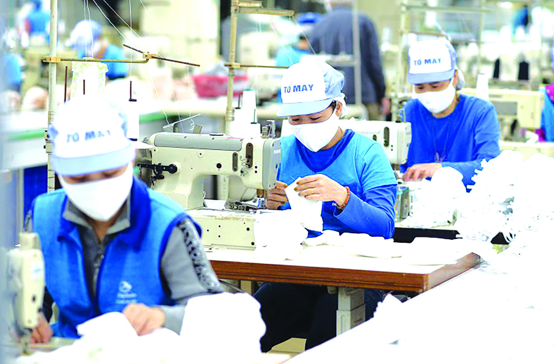 Sản xuất công nghiệp tiếp tục gặp khó khăn