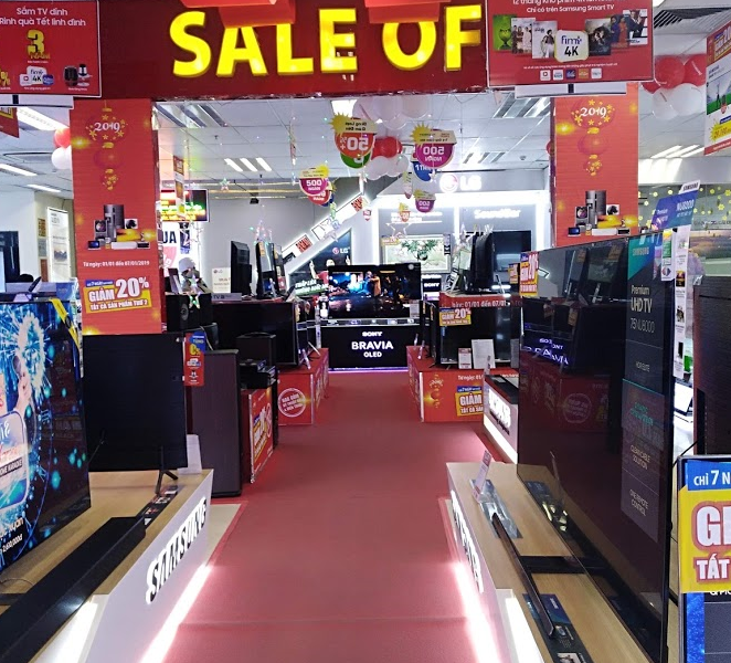 Kích cầu mua sắm trong tháng 9, nhiều siêu thị điện máy giảm giá mạnh các dòng sản phẩm tivi