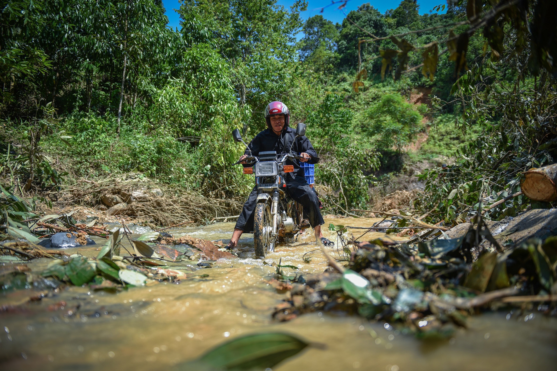 Dự báo thời tiết đêm nay và ngày mai 19-209 Miền Bắc mưa lớn, cảnh báo lũ quét sạt lở do cơn bão số 5