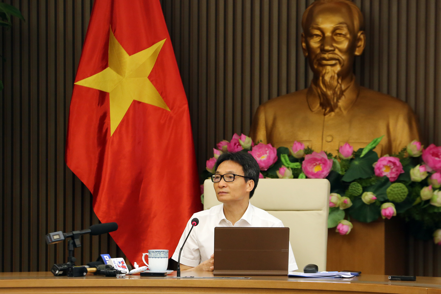 Việt Nam thay đổi cách xét nghiệm Covid-19 để sẵn sàng mở lại các chuyến bay thương mại