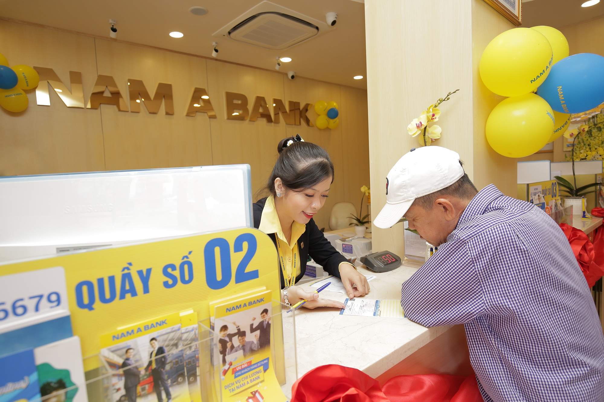 Nam Á Bank Lợi nhuận sụt giảm, nợ xấu tăng phi mã