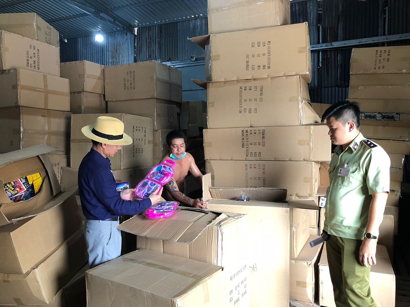 Tăng mức xử phạt vẫn chưa đủ ngăn chặn thực phẩm, mỹ phẩm giả