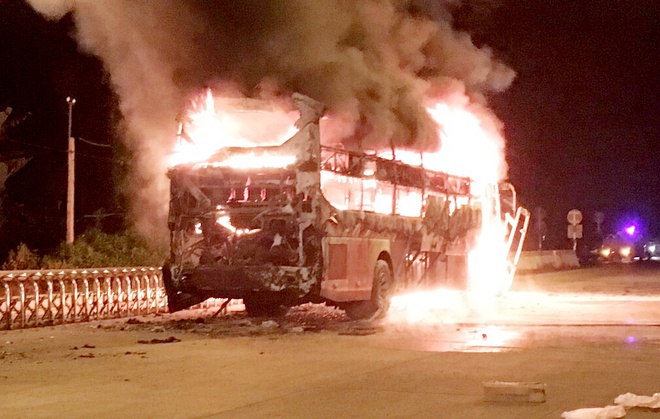 Gia Lai Xe khách bốc cháy, nhiều hành khách thoát chết