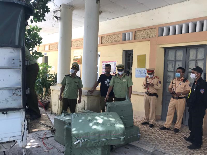 Lạng Sơn phát hiện, tạm giữ gần 6.000 chiếc kính thời trang có dấu hiệu giả nhãn hiệu GUCCI