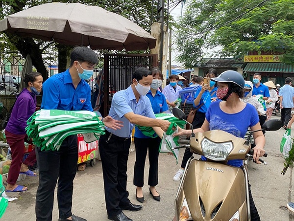 Chợ dân sinh tại Hà Nội chung tay giảm rác thải nhựa