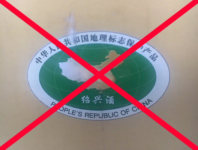 Tạm giữ lô rượu Trung Quốc có hình ảnh vi phạm chủ quyền Việt Nam