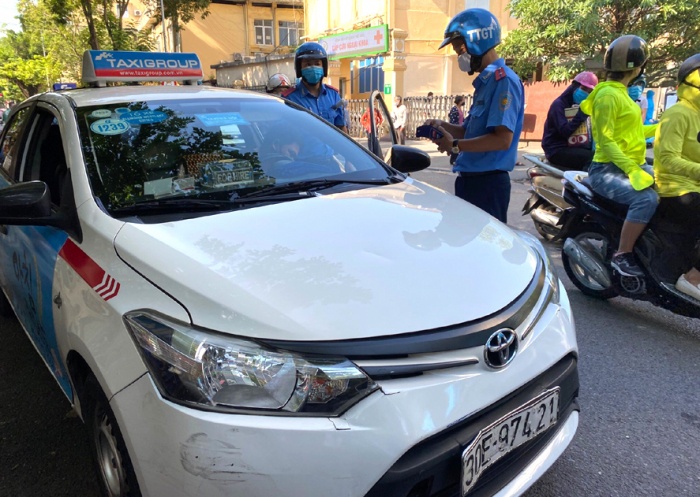 Hà Nội 8 tháng, gần 1.000 taxi vi phạm trật tự an toàn giao thông