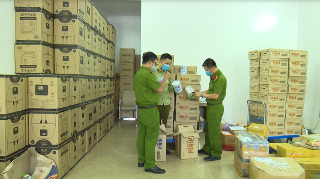 Hà Nội Phát hiện gần 1.000 hộp sữa Hàn Quốc nghi nhập lậu