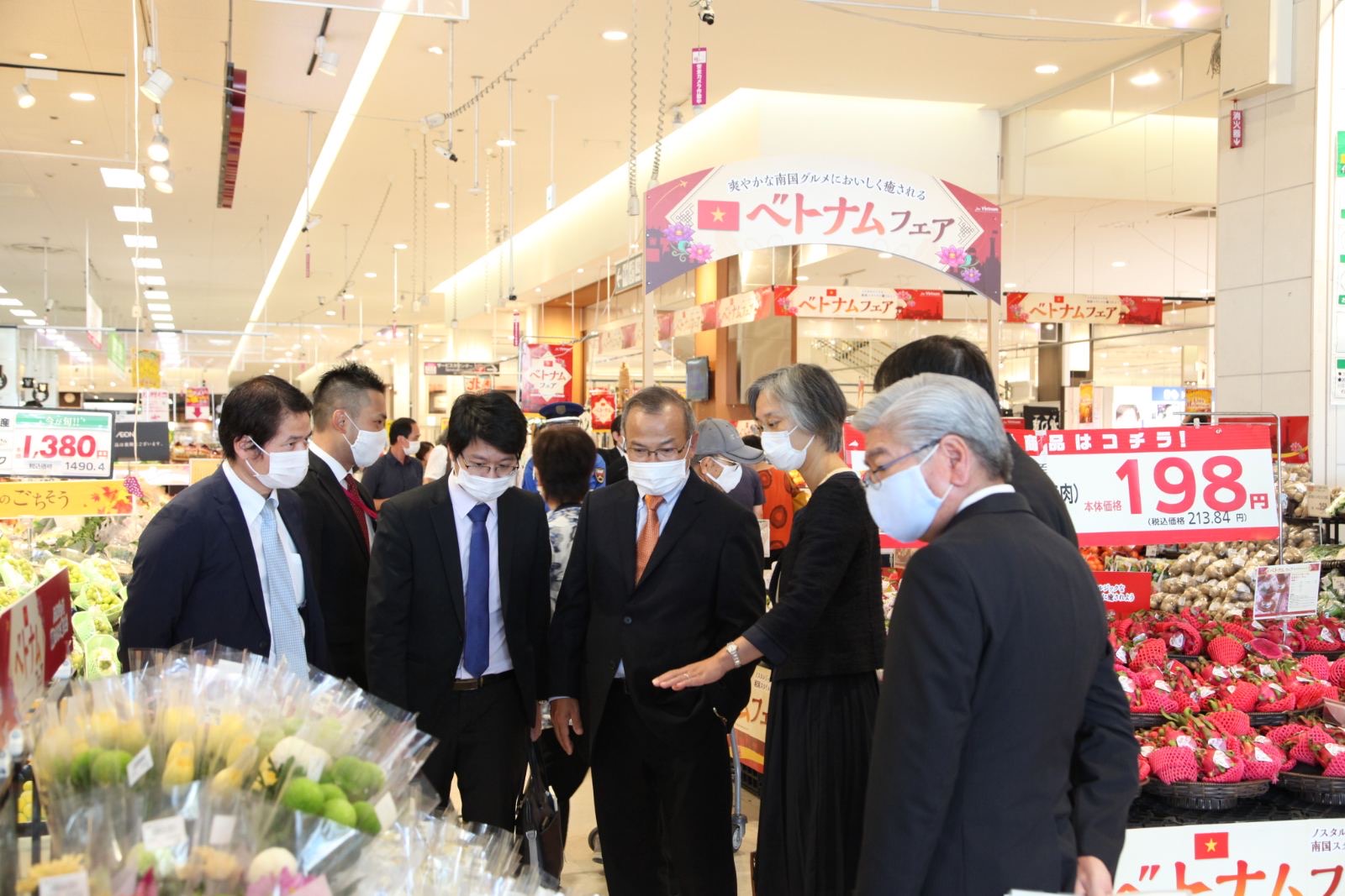 Đa dạng mặt hàng thực phẩm, tiêu dùng trong Tuần hàng Việt Nam tại Nhật Bản