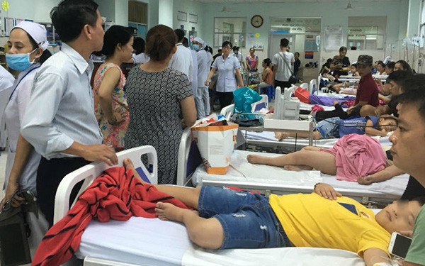 TP HCM Hàng chục học sinh nhập viện nghi do ngộ độc thực phẩm