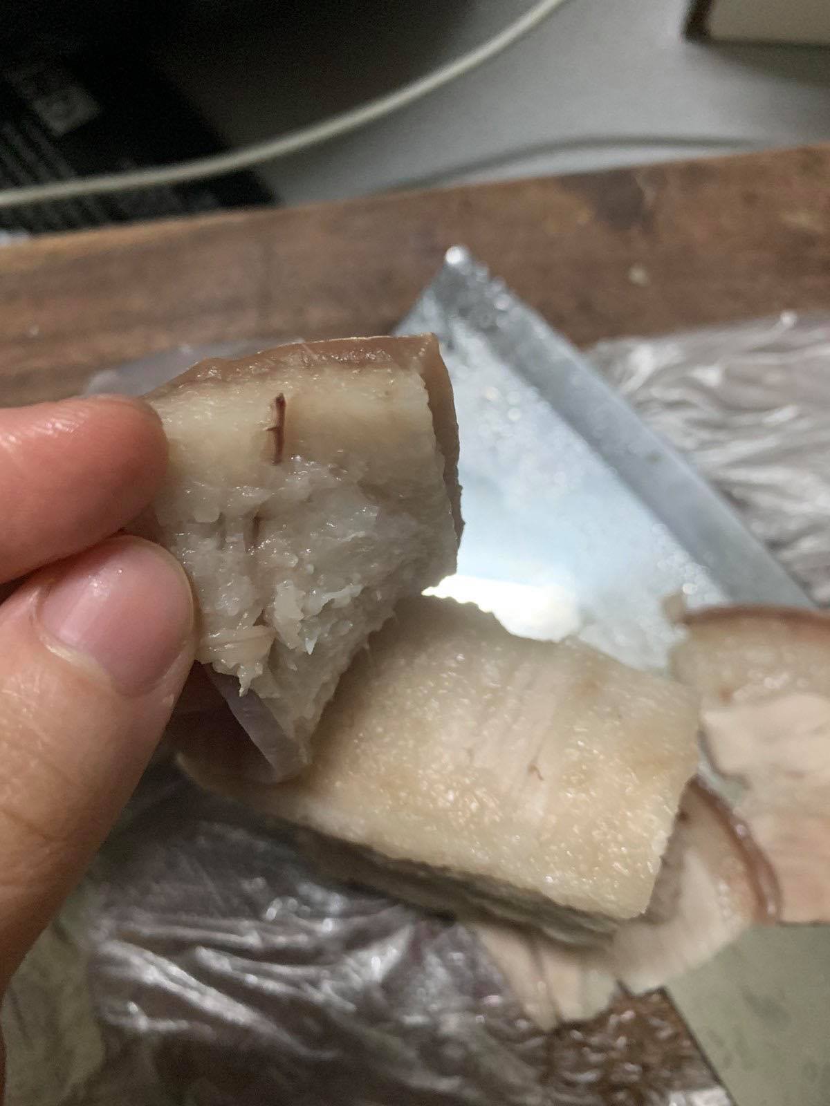 Mua thịt lợn ở siêu thị Lotte, khách hàng tá hỏa phát hiện dấu hiệu lạ