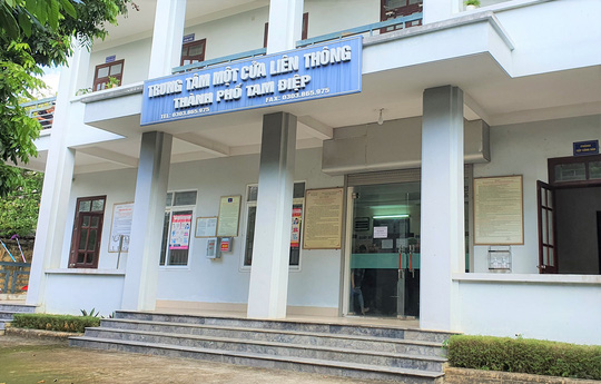 Ninh Bình Bắt giám đốc Văn phòng đăng ký đất đai nhận hối lộ, và nhân viên lừa đảo tiền tỉ