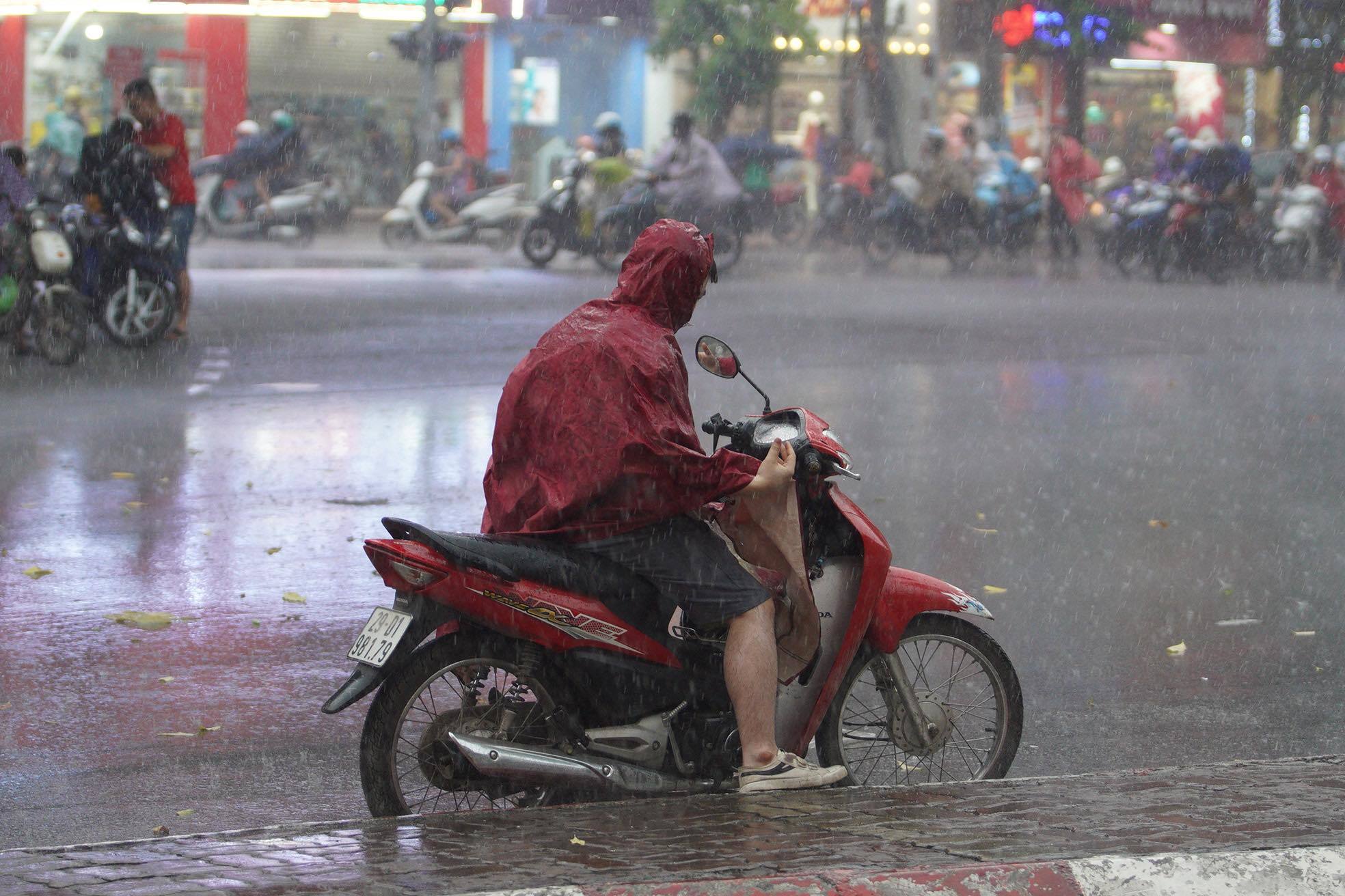 Dự báo thời tiết đêm và ngày mai (269 - 279) Mưa lớn tại miền Bắc, tiếp tục đề phòng lũ quét sạt lở đất