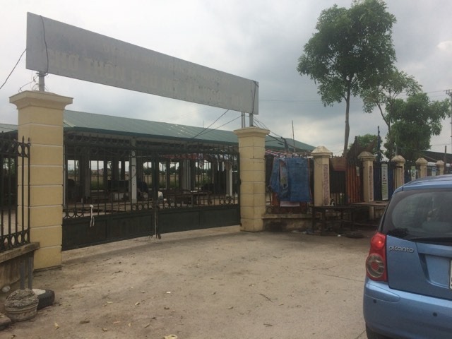 Hà Nội Chợ tiền tỷ bỏ không, tiểu thương buôn bán ngoài lề đường