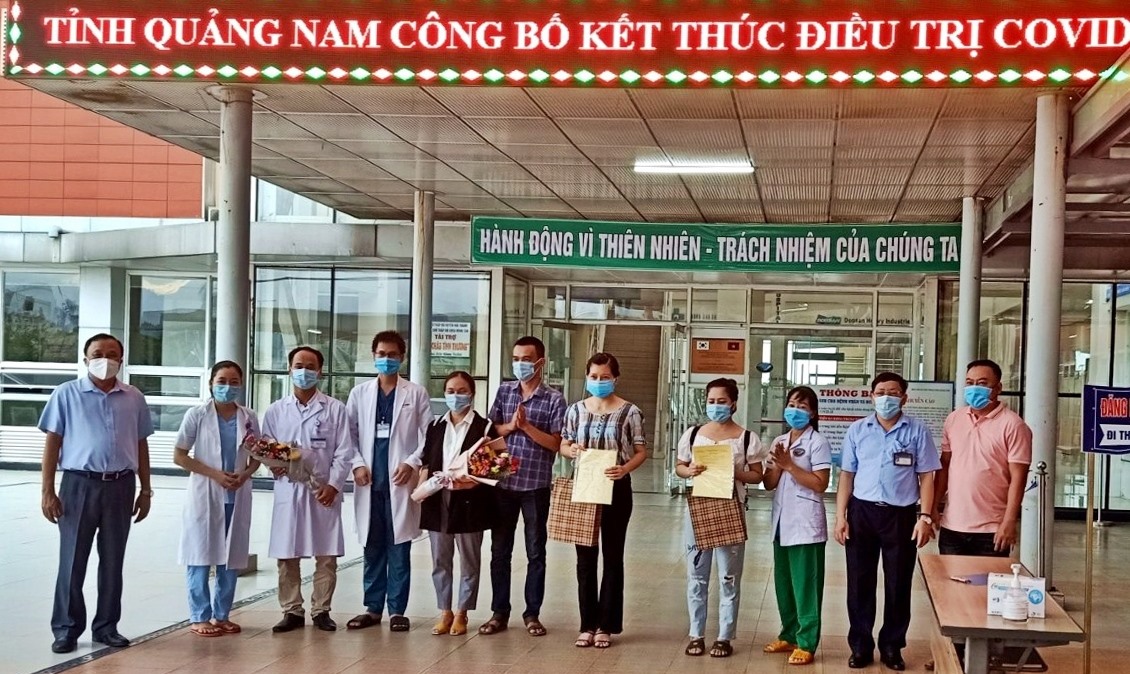 Bệnh nhân cuối cùng mắc COVID-19 tại Hải Dương và Quảng Nam đã được điều trị khỏi bệnh và được xuất viện trở về địa phương