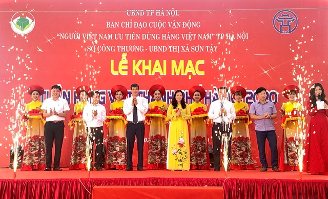 Hà Nội Khai mạc Tuần hàng Việt và điểm bán hàng OCOP tại Sơn Tây