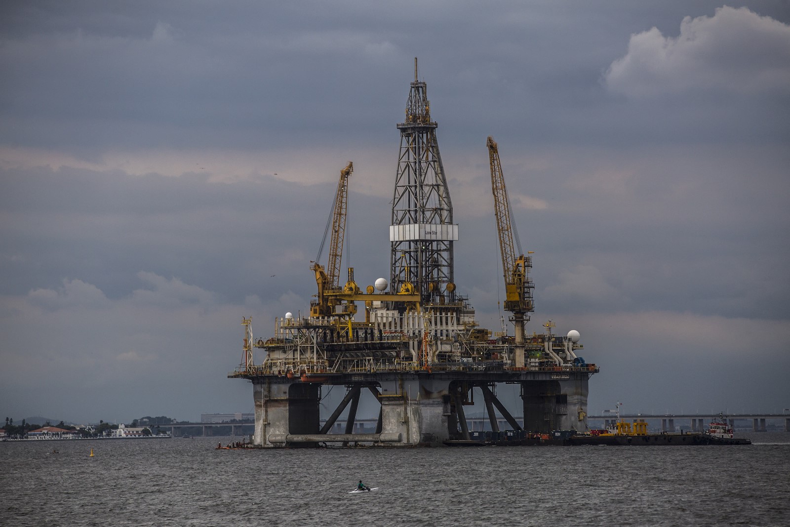 Giá xăng dầu hôm nay 710 Tiếp tục tăng sau thông tin ông Trump xuất viện