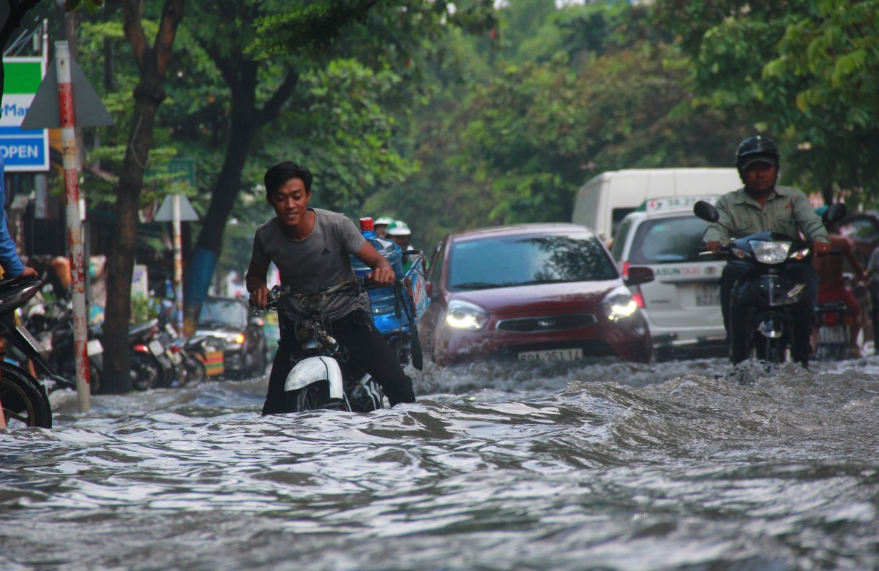 Dự báo thời tiết hôm nay 1310 Bắc Bộ chuyển lạnh, mưa lớn trong những ngày tới