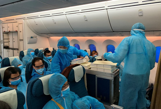 Đưa gần 360 công dân Việt Nam từ Singapore về nước